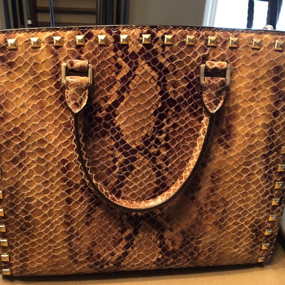 Michael Kors Selma Stud Sand Python Shoulder Bag L - Picture 4 of 8